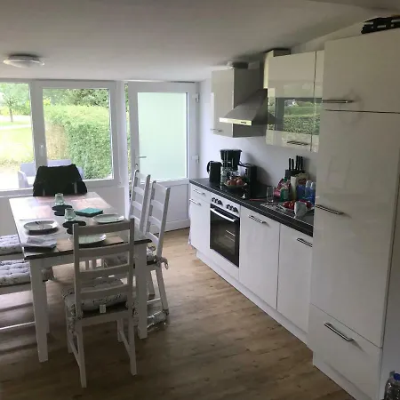 Bungalow Am Malchiner See 度假居 *